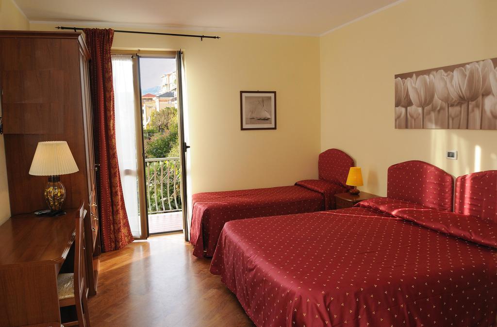 Hotel Miranda Varazze Esterno foto